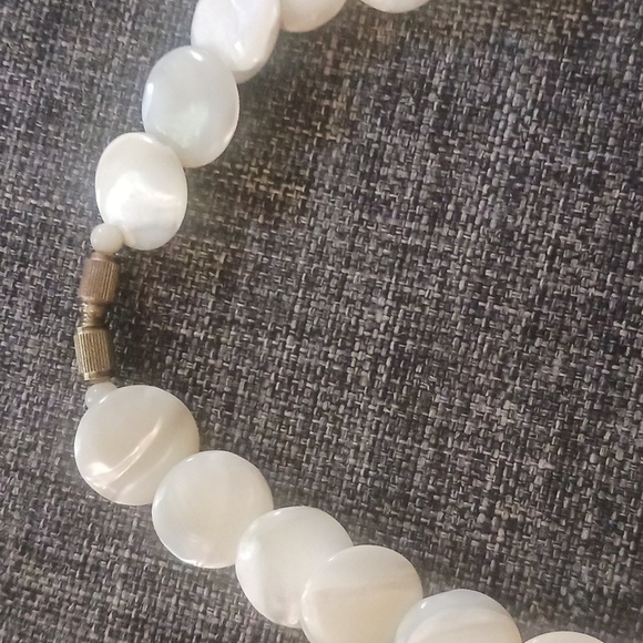 shell matching chocker necklace and bracelet ..excellent pre-owned - Picture 5 of 8